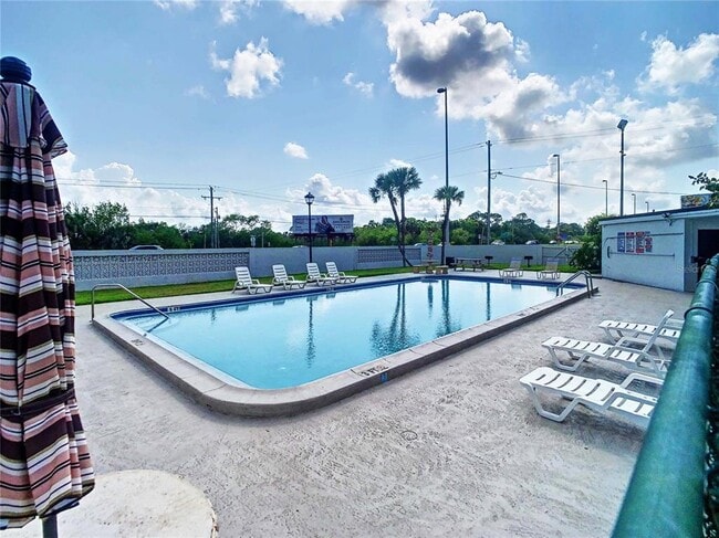 Building Photo - 9115 Tudor Dr