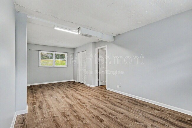 Building Photo - 2642 Hatfield Cir SE