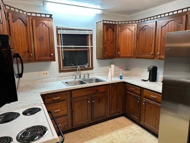 Building Photo - 4755 Oak Ridge Rd