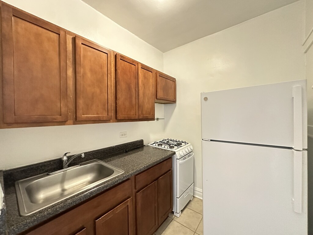 Building Photo - 4834 N Damen Ave