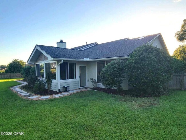 Building Photo - 633 Amberjack Dr
