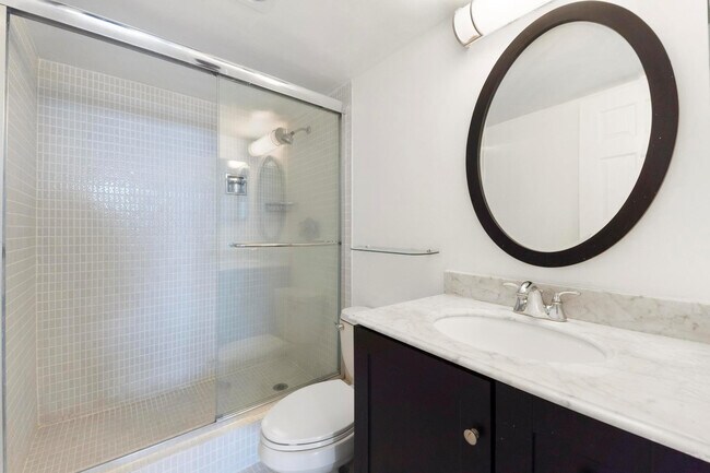 Building Photo - 1625 SE 10th Ave