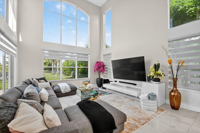 Building Photo - 9167 Oak Alley Dr