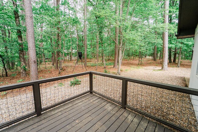 Building Photo - Charming 4 bedroom, 3 bathroom with lots of outdoor living space.