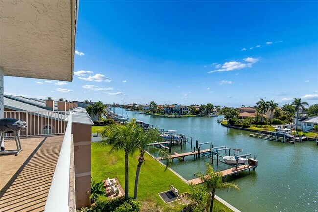 Building Photo - 719 Pinellas Bayway S