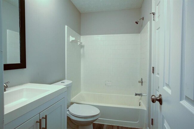 Building Photo - 4940 Tanners Spring Dr