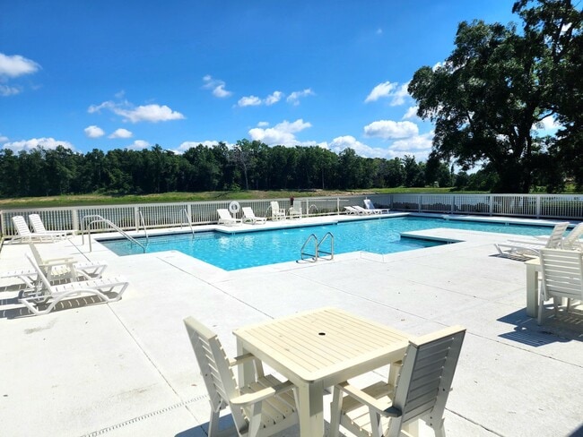 Building Photo - Lovely 4/2 available now in Raley Farms of...
