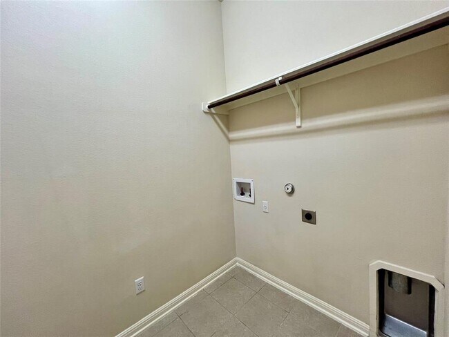 Building Photo - 2644 Hilltop Divide Ln