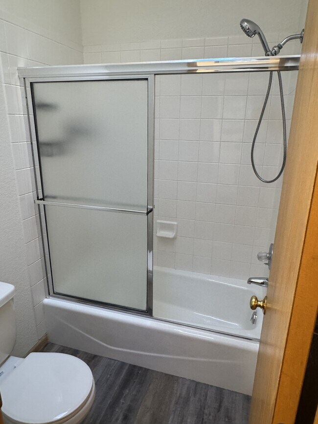 Building Photo - 2500 Kinnickinnick Rd