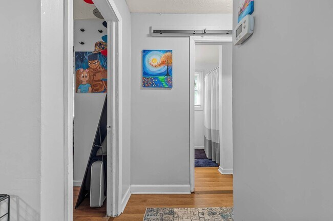 Building Photo - Charming 2-Bedroom Home with Modern Updates!
