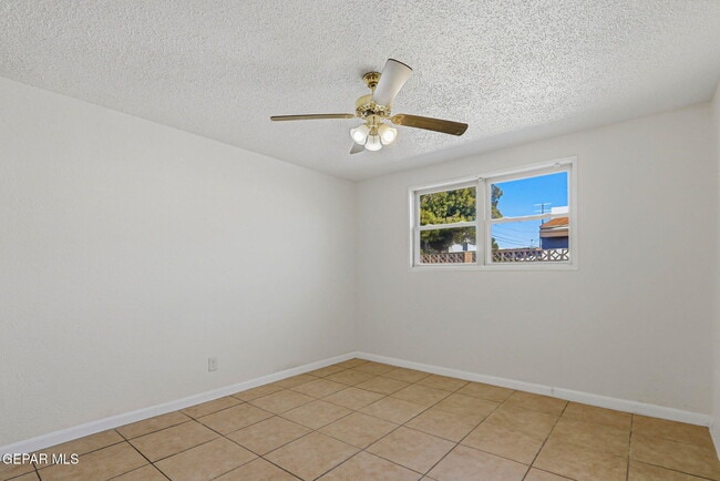 Building Photo - 1105 N Clark Dr