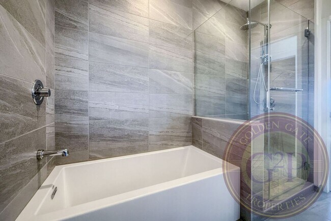 Building Photo - SF Shipyard - 3 BR, 2.5 BA Townhouse 1,634...