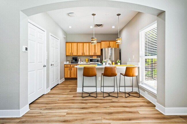 Building Photo - 400 Legends Terrace Dr