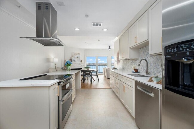 Building Photo - 401 Lakeside Ln
