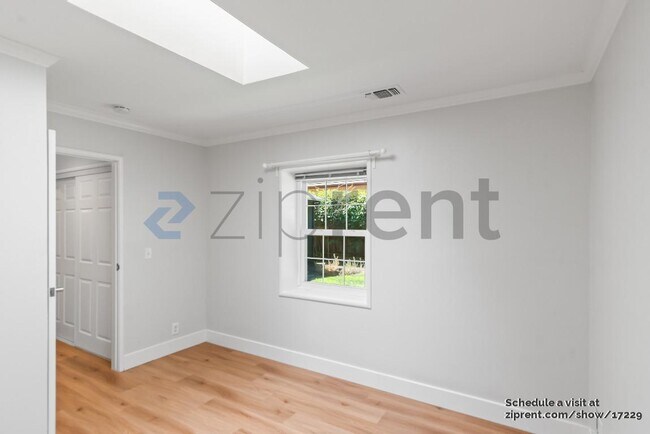 Building Photo - 96 Loyola Ave