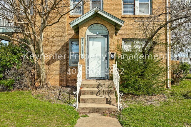 Building Photo - Charming 2-Bed, 1-Bath Upstairs Duplex Near the Paseo District