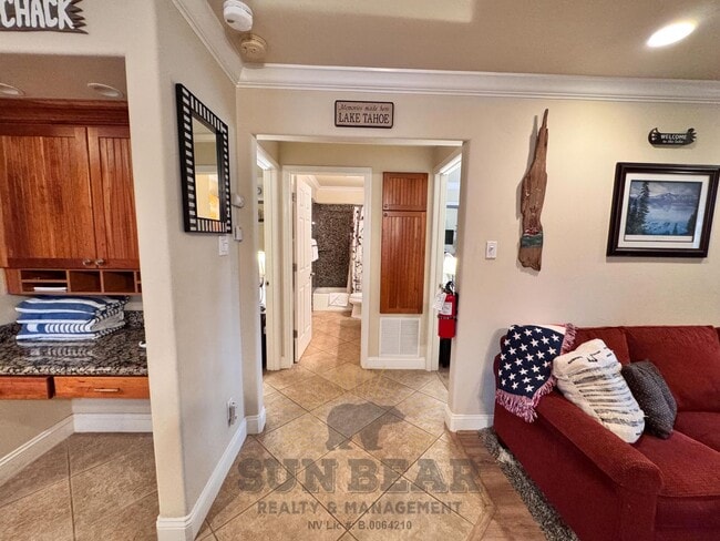 Building Photo - 2 Bedroom Furnished Condo in Incline w Carport (IM8)