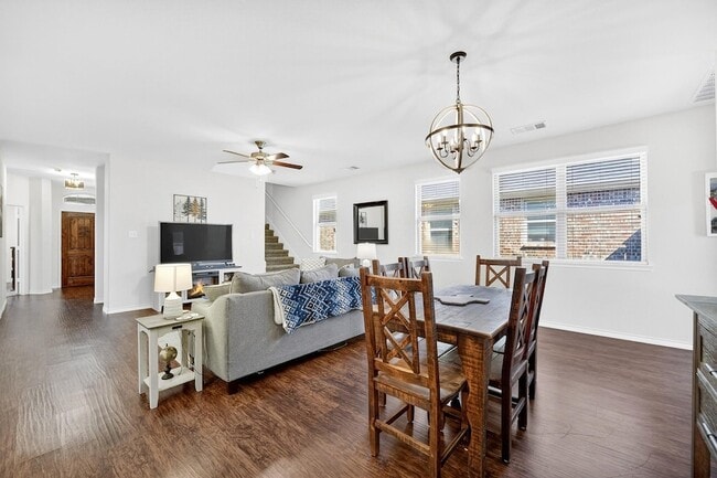 Building Photo - 2209 Barx Dr