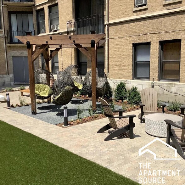 Building Photo - 4242 N Sheridan Rd