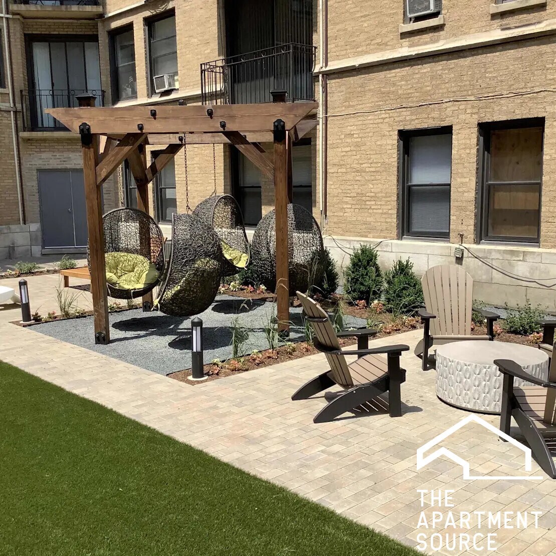 Building Photo - 4242 N Sheridan Rd