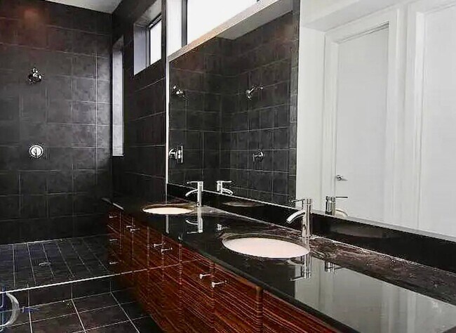 Building Photo - Beautiful home located just off of Cherry ...