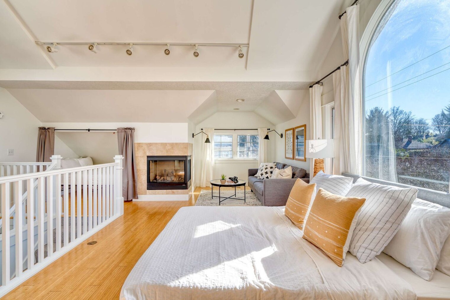 Building Photo - 915 SE 29th Ave