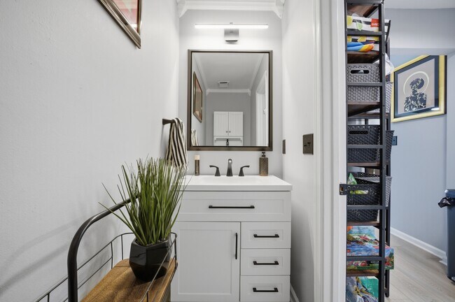 Building Photo - 6 Tamarisk Quay