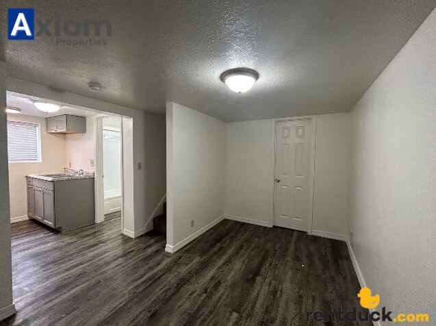 Building Photo - 322 S. 11th-Unit B (downstairs)