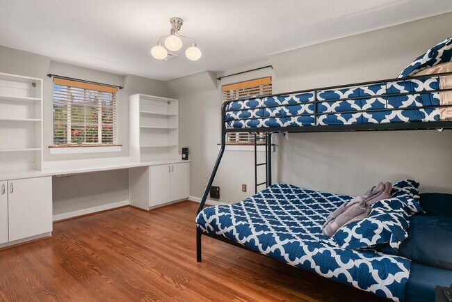 Building Photo - $2000 OFF 1 Months Rent with a Lease Start...