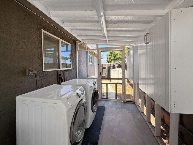 Building Photo - Beautiful 3Bd/2Ba home in central San Diego!