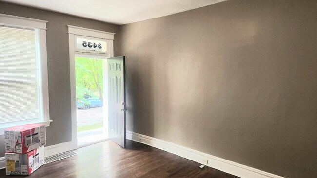 Building Photo - Delightful 1-Bedroom Retreat in Lively St. Louis District – Alberta Street
