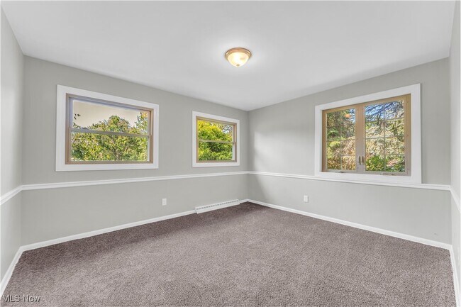 Building Photo - 558 Wring Dr