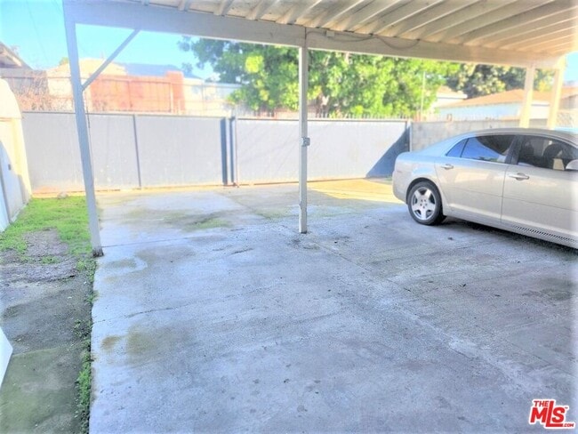 Building Photo - 1241 E 80th St