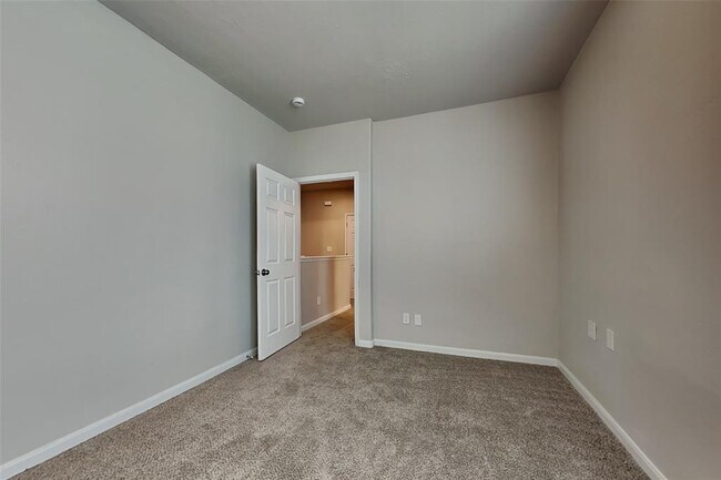 Building Photo - 6602 Albion Cresent Dr