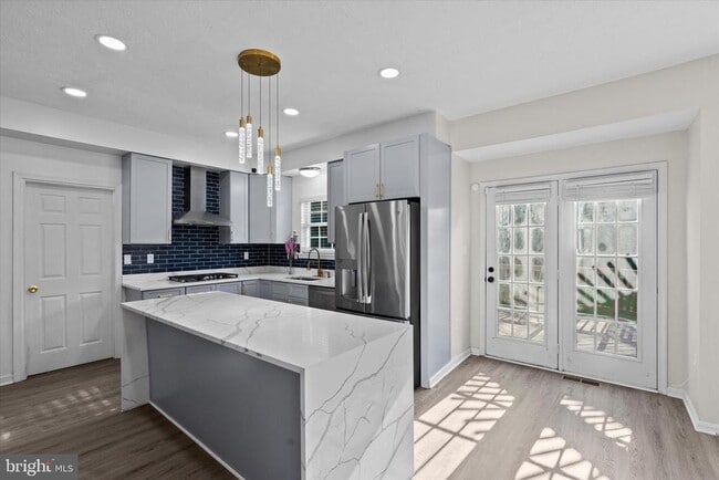 Building Photo - 2230 Community Dr
