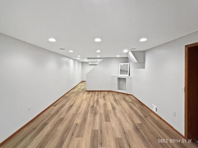 Building Photo - 5801 W 99th St