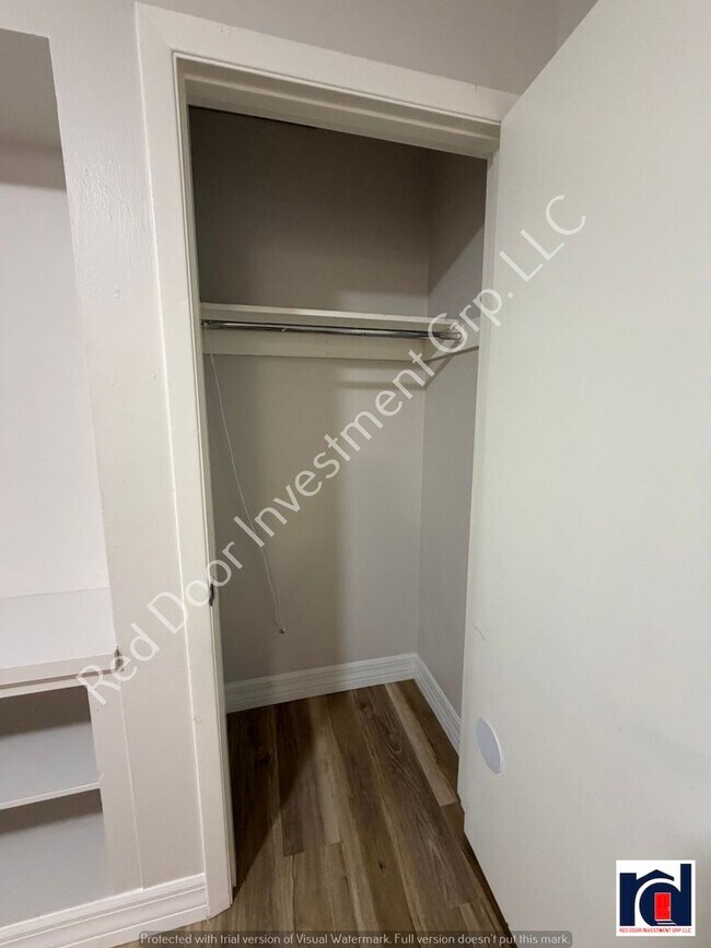 Building Photo - Renovated Spacious 2/2~w/All-in One Washer/Dryer & New AC~Deland