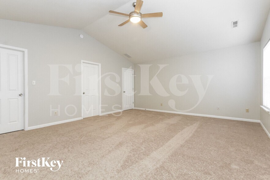 Building Photo - 860 Treyburn Green Dr