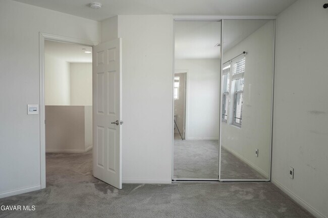 Building Photo - 2732 Hemlock Rd