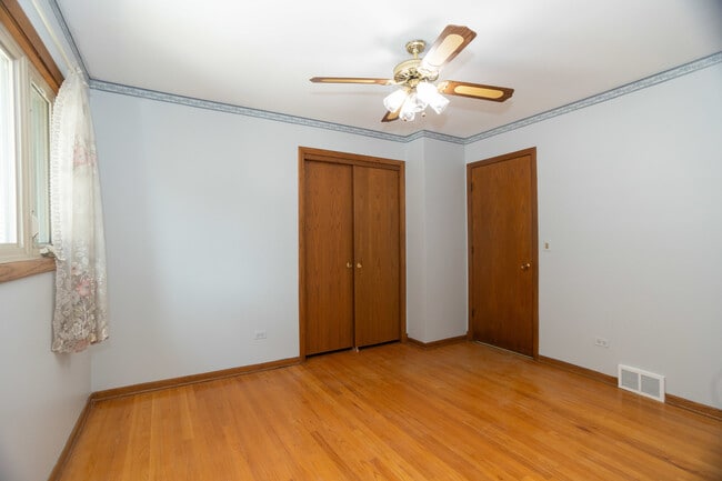Building Photo - 5712 N Avondale Ave