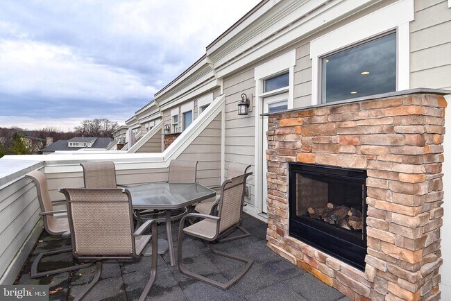 Building Photo - 4531 Westhall Dr