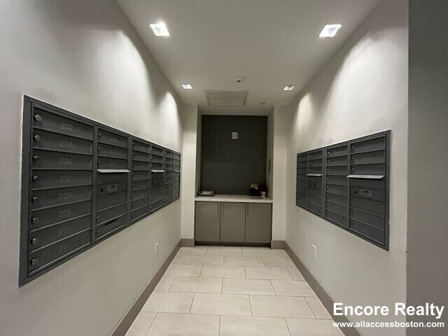 Building Photo - 45 Marion St