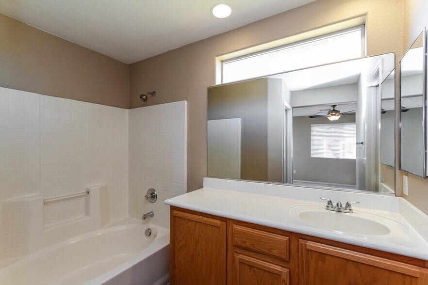 Building Photo - 10571 Alondra Peak St