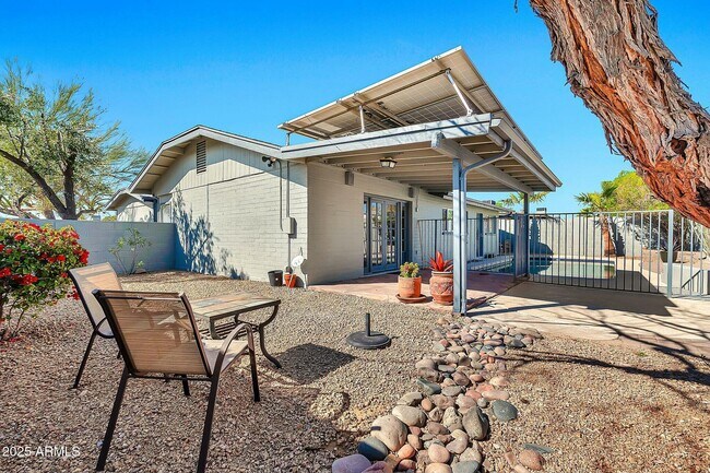 Building Photo - 3922 E Dahlia Dr