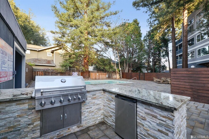 Building Photo - 725 Mariposa Ave.