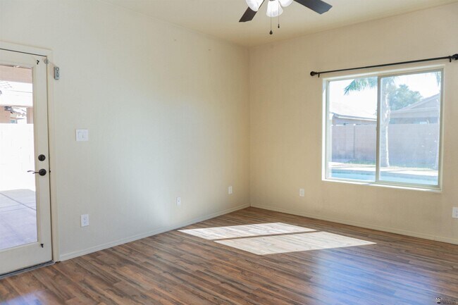 Building Photo - 2549 S 42nd Ave