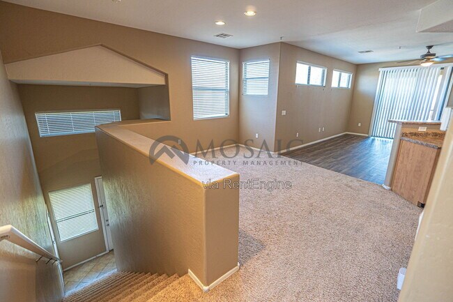 Building Photo - 705 W Queen Creek Rd