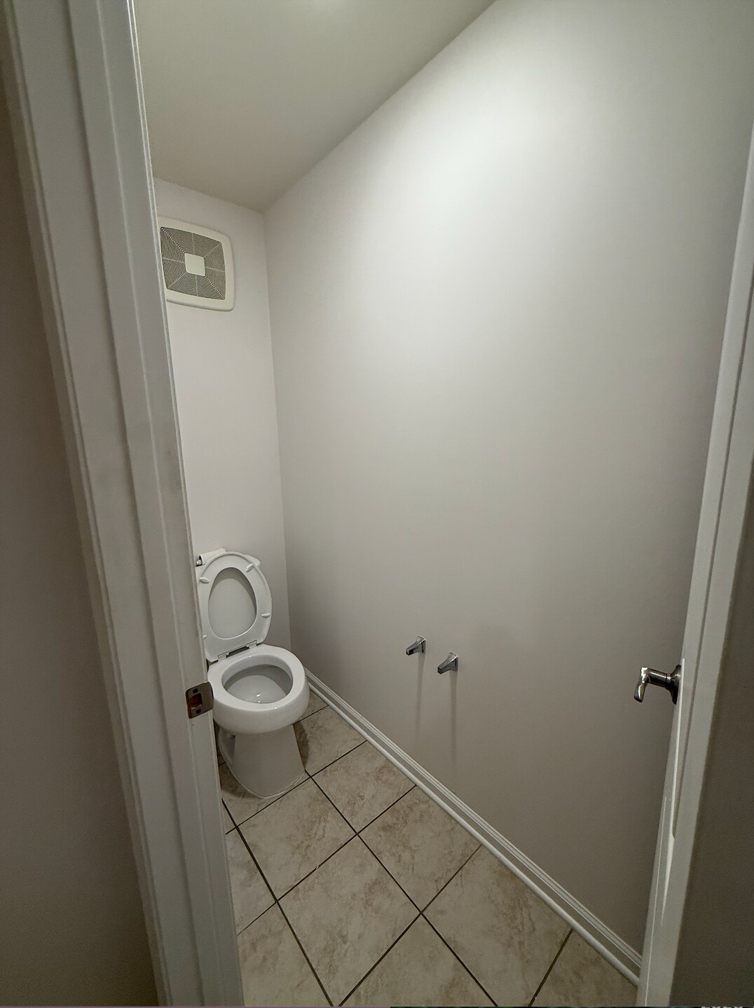 Separate toilet room within master bathroom - 2719 Pinebrook Rd