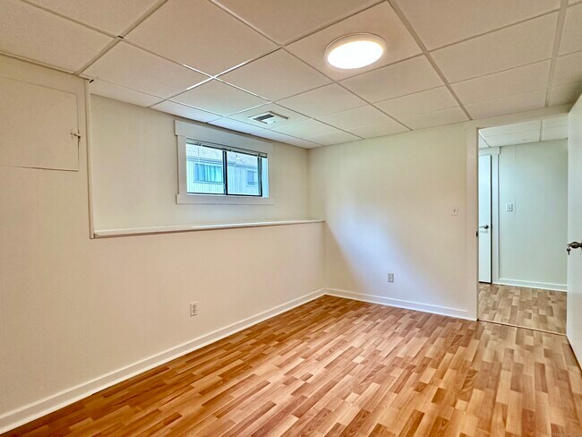 Building Photo - 319 Navajo Lane