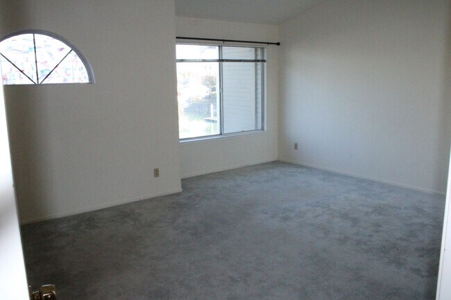 Building Photo - Waterfront Townhome In Pittsburg with Dock...